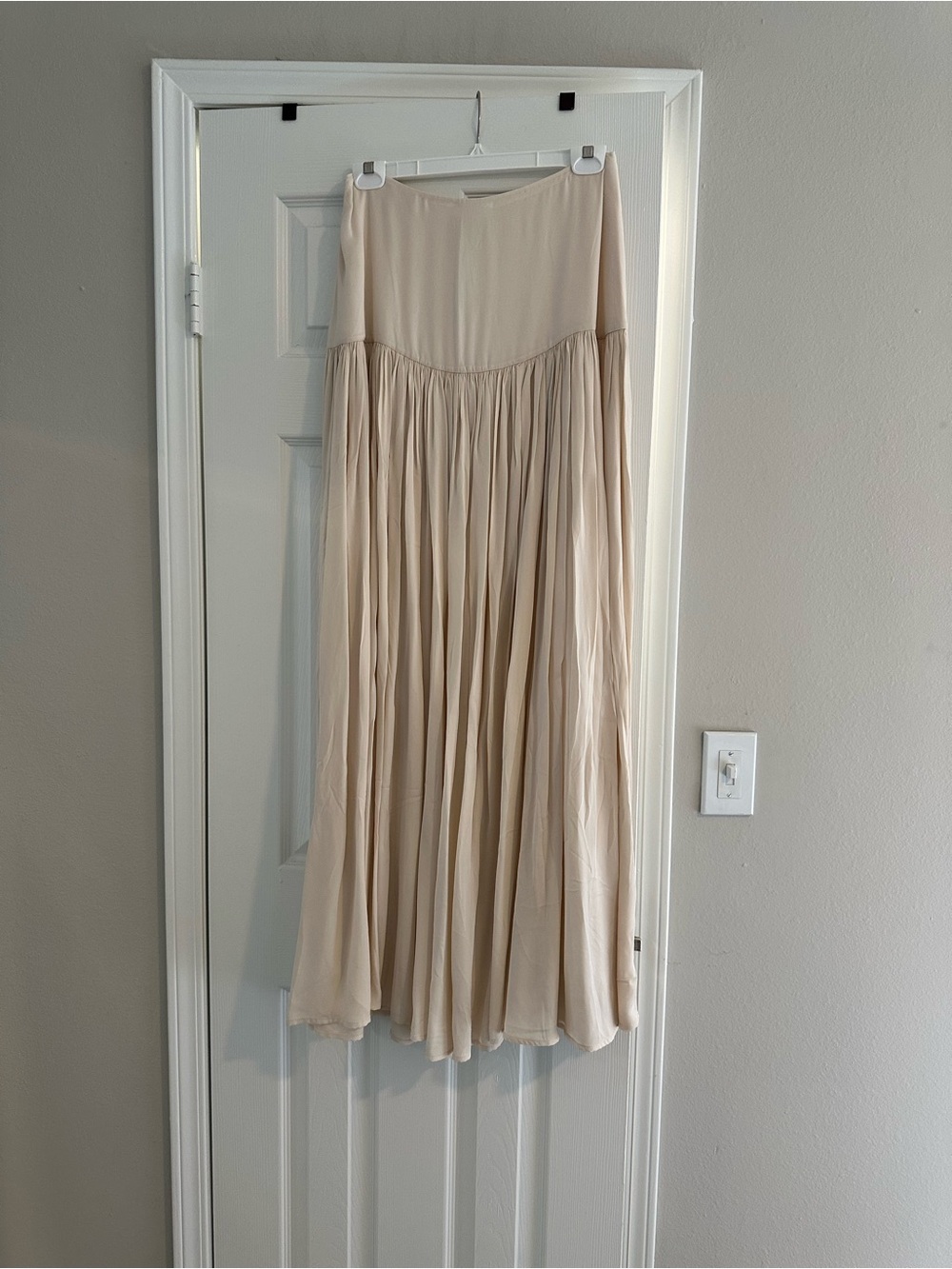Helsa Maxi Skirt - Picture 3 of 3